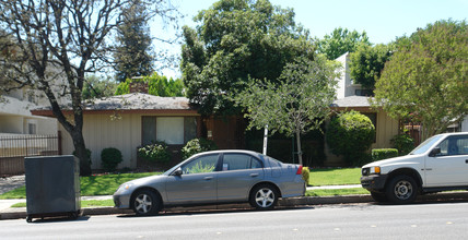 425 S Los Robles Ave in Pasadena, CA - Building Photo - Building Photo