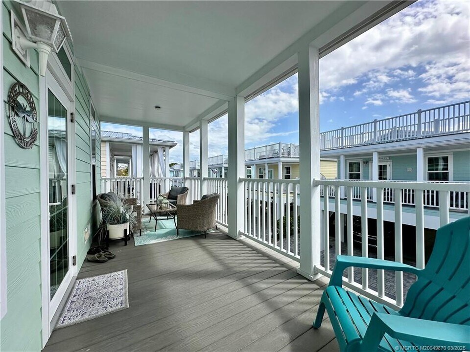 352 NE Starboard Way in Ocean Breeze, FL - Foto de edificio