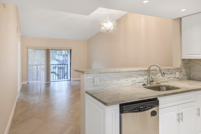 21951 Soundview Terrace in Boca Raton, FL - Building Photo - Building Photo