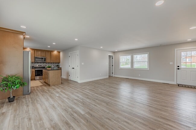 911 Mayfair Dr in Boonville, IN - Building Photo - Building Photo