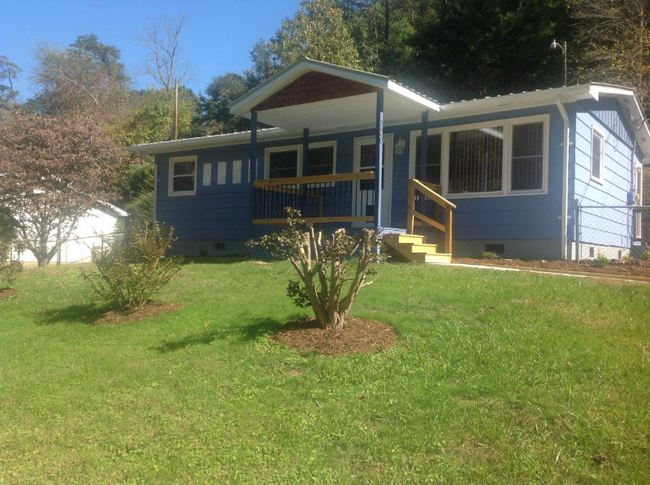 320 New Salem Rd in Swannanoa, NC - Building Photo - Building Photo