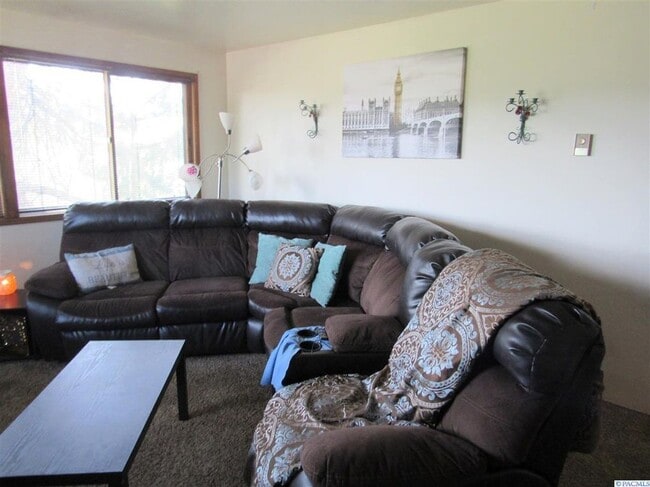 1355 NW Deane St, Unit Upper in Pullman, WA - Foto de edificio - Building Photo