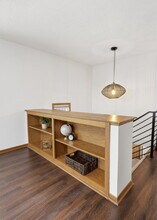 411 Monroe Pl in Hopkins, MN - Foto de edificio - Building Photo