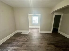 555 Lumiere St in Akron, OH - Building Photo - Building Photo