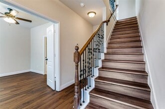 2500 Rockbrook Dr in Lewisville, TX - Foto de edificio - Building Photo