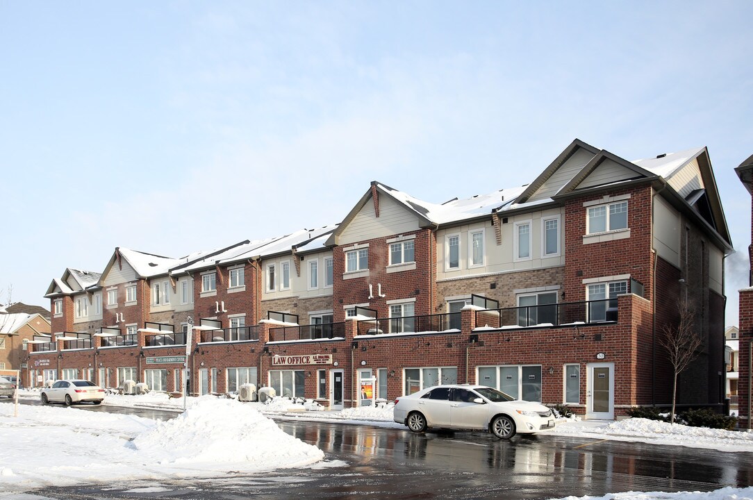 30-44 Sky Harbour Dr in Brampton, ON - Building Photo