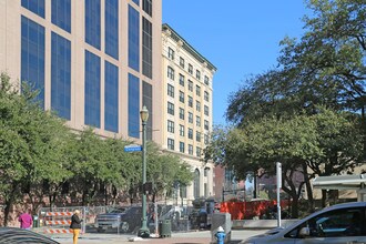 Franklin Lofts in Houston, TX - Foto de edificio - Building Photo