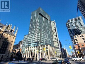 60 Shuter St in Toronto, ON - Building Photo - Building Photo