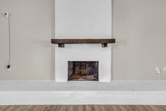 3937 Tumbleweed Ln in Baytown, TX - Building Photo - Building Photo