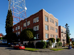 Tower Apartments in Seattle, WA - Building Photo - Building Photo