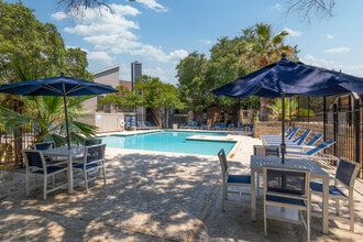 Villas De Santa Fe in San Antonio, TX - Foto de edificio - Building Photo