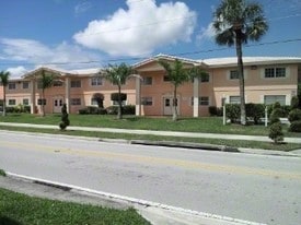 4240-4280 Woodside Dr in Coral Springs, FL - Building Photo