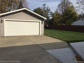 37944 Lyndon in Livonia, MI - Building Photo - Building Photo