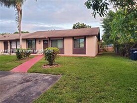 4972 SW 136th Pl in Miami, FL - Building Photo