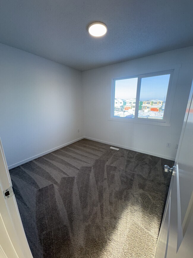 244 Marquis Blvd NE in Edmonton, AB - Building Photo - Building Photo