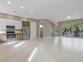 644 NE 12th Ave in Fort Lauderdale, FL - Building Photo