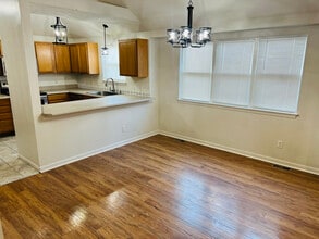 4557 Butler Ave in Omaha, NE - Foto de edificio - Building Photo