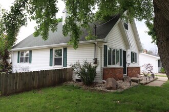 2223 E Lourdes Dr in Appleton, WI - Building Photo - Building Photo