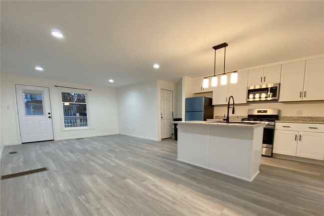 470 W 2nd St in Elmira, NY - Building Photo - Building Photo