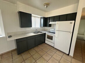 5666 E Lake Mead Blvd in Las Vegas, NV - Building Photo - Building Photo