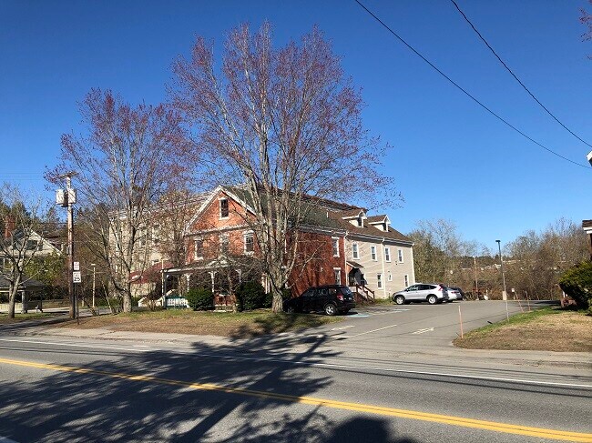 93 Main St in Orono, ME - Building Photo - Building Photo