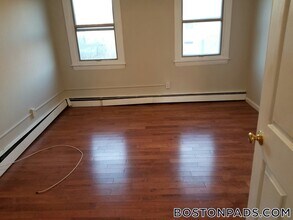 247 Bennington St in Boston, MA - Foto de edificio - Building Photo