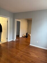 75 Putnam St, Unit 1 in Boston, MA - Foto de edificio - Building Photo