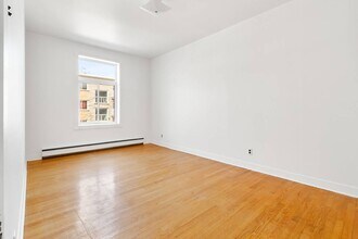 6992 D'outremont Av in Montréal, QC - Building Photo - Building Photo
