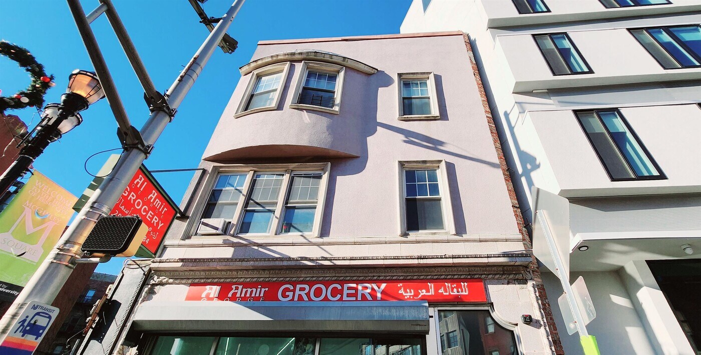 723 Bergen Ave in Jersey City, NJ - Building Photo