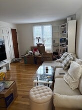 202 Sylvan St, Unit 1st floor in Melrose, MA - Foto de edificio - Building Photo