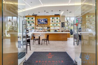 2602 E Hallandale Beach Blvd in Hallandale Beach, FL - Building Photo - Building Photo