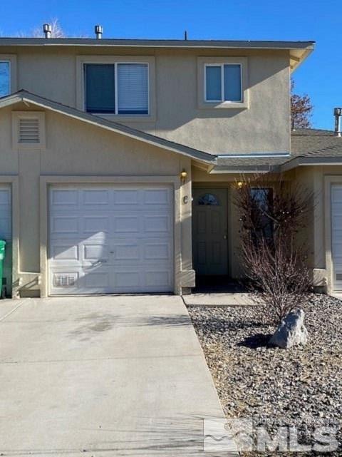 525 Sunny Ln in Fernley, NV - Foto de edificio