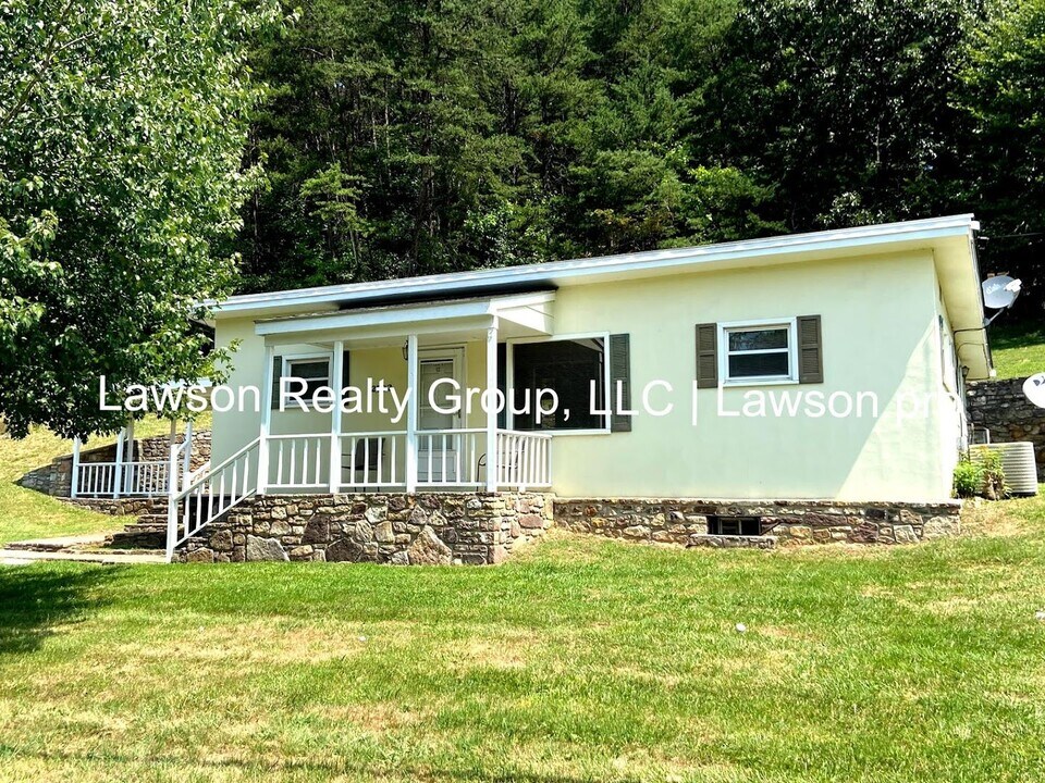 2782 Wildwood Rd in Salem, VA - Building Photo
