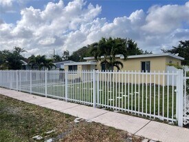115 NW 120th St in North Miami, FL - Building Photo