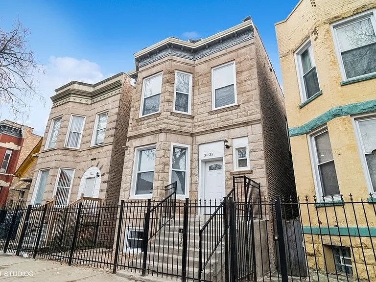 3035 W Flournoy St in Chicago, IL - Building Photo