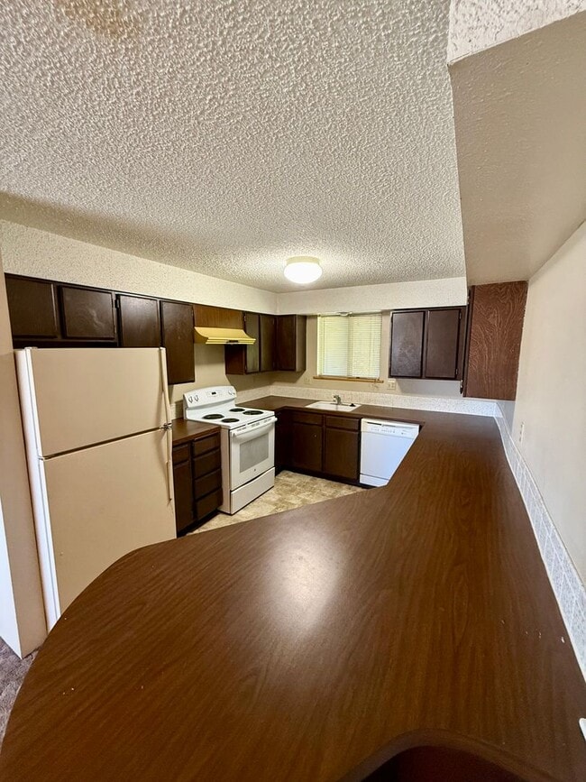 1203 Mitchell St in Klamath Falls, OR - Building Photo - Building Photo