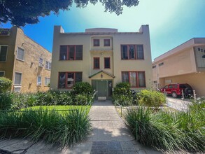 832 N Edinburgh Ave in Los Angeles, CA - Building Photo - Primary Photo