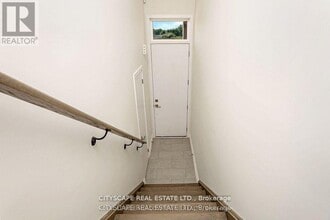 1359 Shevchenko Blvd in Oakville, ON - Building Photo - Building Photo