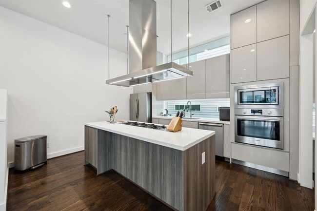 property at 5866 E Post Oak Ln
