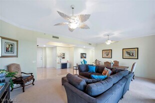 2738 Tiburon Blvd E in Naples, FL - Building Photo