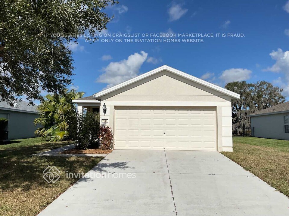 9934 52nd St E in Parrish, FL - Building Photo