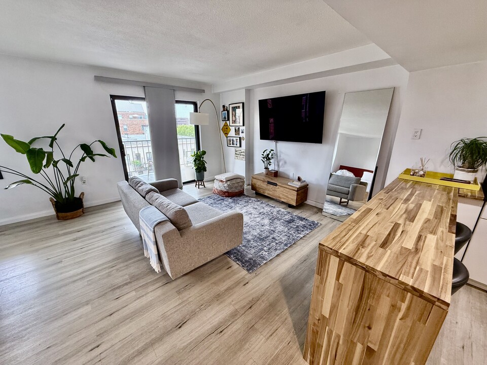 1718 P St NW, Unit 912 in Washington, DC - Building Photo