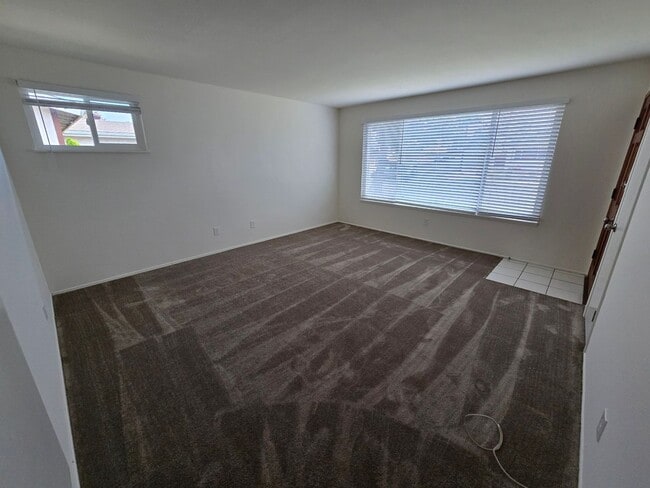 3686 Ashford St in San Diego, CA - Building Photo - Building Photo