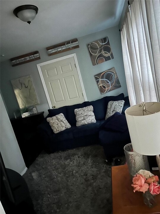 2 Barbara Ln in Medford, NY - Building Photo