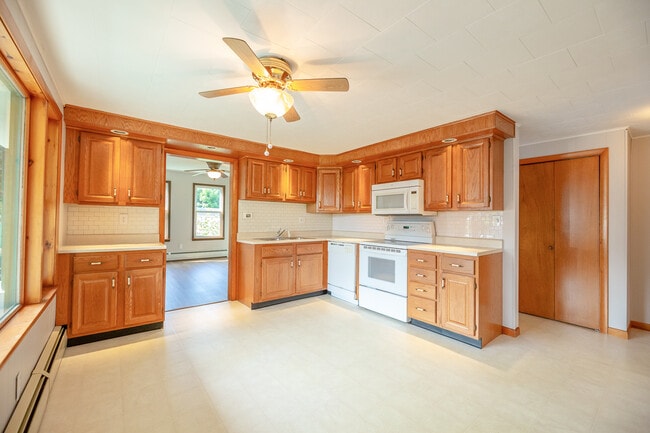 23 Lafayette St, Unit #1 in Biddeford, ME - Building Photo - Building Photo