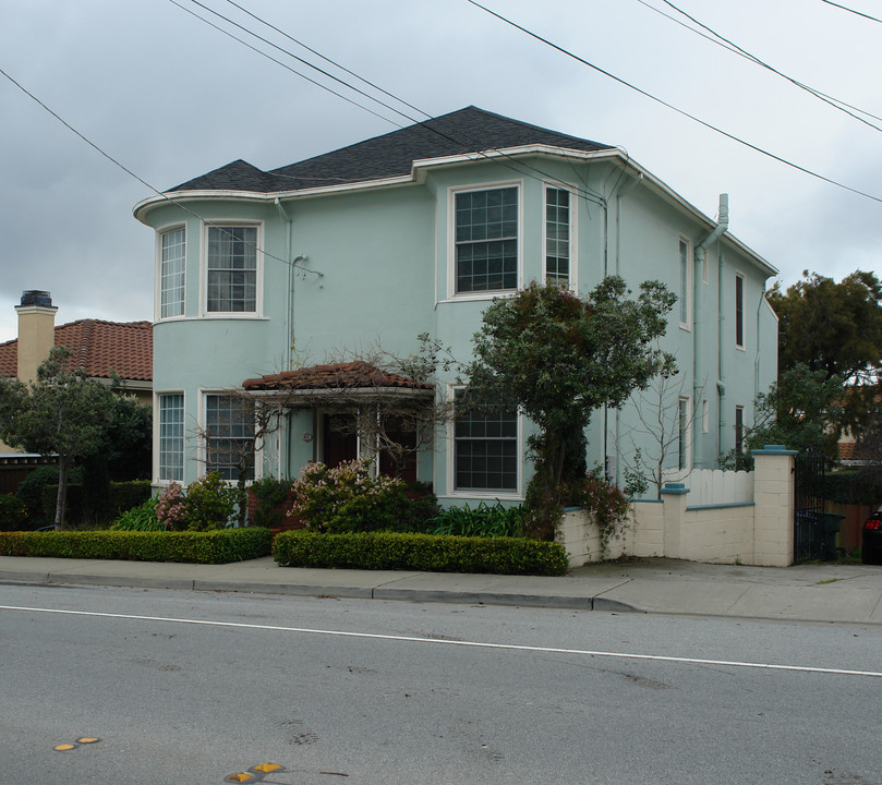 401 Chestnut Ave in South San Francisco, CA - Building Photo