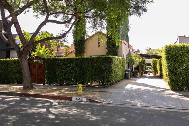 561 Westbourne Dr in West Hollywood, CA - Building Photo - Building Photo