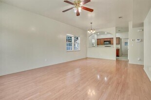 2115 E 18th St in Austin, TX - Building Photo