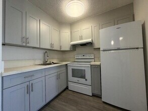 1125 Young St in Honolulu, HI - Building Photo - Building Photo