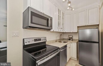 3051 Idaho Ave NW in Washington, DC - Building Photo - Building Photo